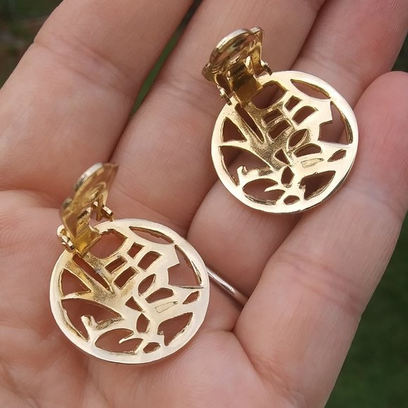 Vintage Signed Bergere Asian Symbols in Gold tone Circle Clip On Earrings - Picture 12 of 16